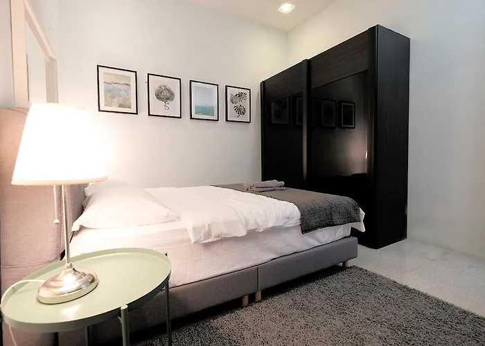 Fivehouz Guest House