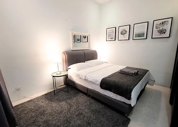 Fivehouz Guest House